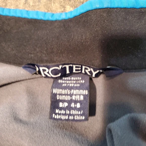 Arc'teryx Women's Vintage Blue Ski Jacket - Picture 10 of 16